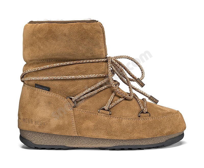 moon boots suede