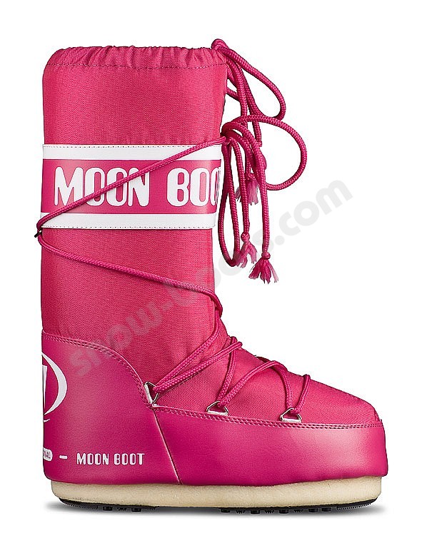 pink moon boots with fur